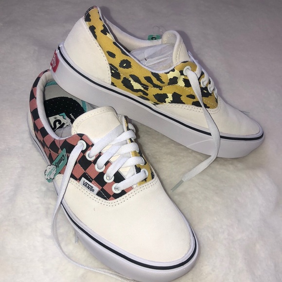 Vans Shoes - Vans women’s comfy cush multi print era